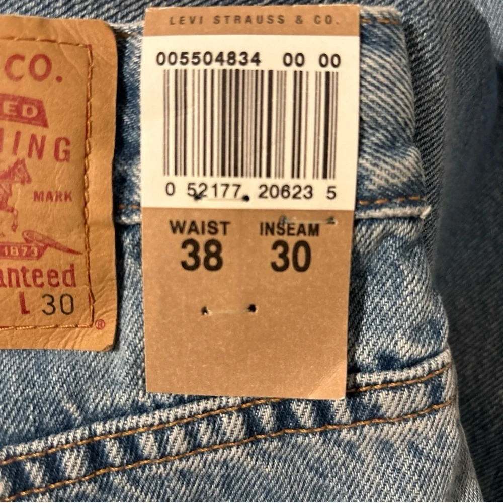 NWT Levi’s Men’s Vintage 550 Taper Relaxed Fit Jeans Size 38x30 Light Wash Y2K